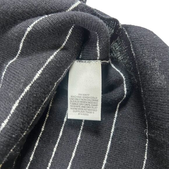 Liz Claborne - White / Black design Women's Sweater - Size: Medium - Picture 8 of 8